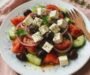 Véritable Salade Grecque à la Feta AOP et Olives Kalamata pour Voyager